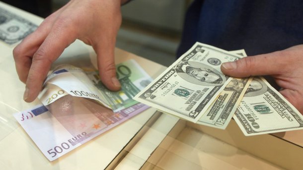 Національний банк України на 31 липня 2018 року підвищив курс гривні більш ніж на півкопійки - до 26,75 гривень за долар - в порівнянні з попереднім банківським днем.

