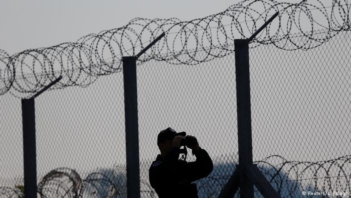 Тестовый фрагмент новой стены на венгерско-сербской границе построили заключенные, сообщает венгерская проправительственная газета.