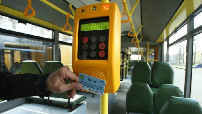 Про впровадження в Ужгороді електронного квитка для проїзду на міських автобусних маршрутах повідомляє заступник міського голови Ігор Фартушка.