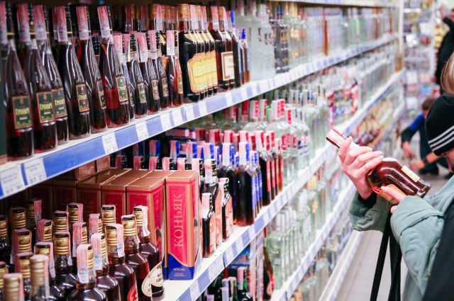 Сотрудники криминальной полиции Ужгородского отдела полиции разыскали мужчину, который похитил из супермаркета алкоголя на 700 гривен.