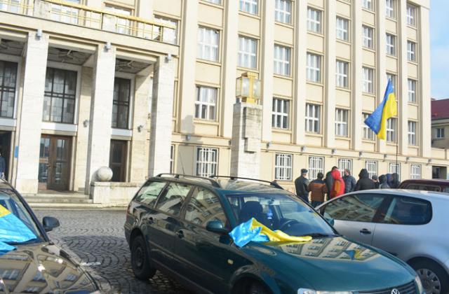 Пропозицію звернутись до Верховної ради України стосовно врегулювання питань з авто на іноземній реєстрації та порядок їхнього розмитнення вніс на розгляд Ради Геннадій Москаль. 
