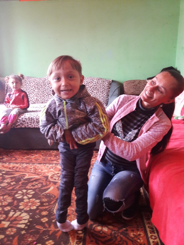 Шестилетний мальчик из многодетной семьи из села Чорнотисово Виноградовского района страдает ДЦП и нуждается в операции и реабилитационного лечения, которое его семья не в состоянии оплатить самостоятельно.