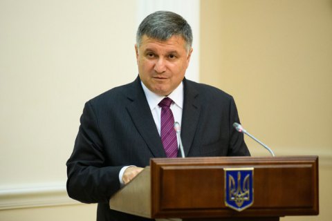 Міністр внутрішніх справ Арсен Аваков обговорив з послами й дипломатами країн G7 розслідування поліцією нападів на циганські поселення.

