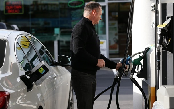 Регіональні мережі АЗС підвищують ціни на паливо слідом за столичними заправними станціями.