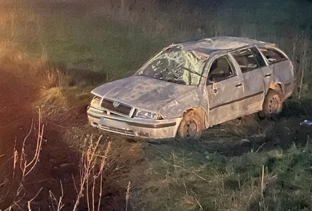 Управление полиции Хустского района проводит досудебное расследование смертельного ДТП, произошедшего в районе села Горинчово. В результате ДТП водитель погиб, а пассажир получил травмы.