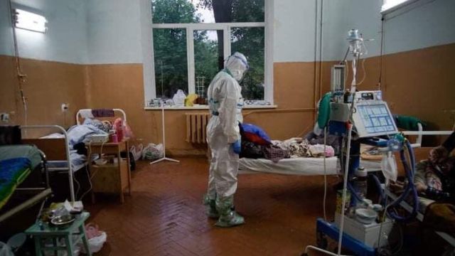 Нагрузка ковидного отделения Закарпатской областной инфекционной больницы в настоящее время составляет 55%. Большинство пациентов имеют штамм delta-коронавируса.
