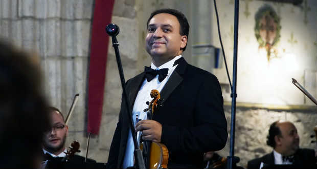 Із благодійним концертом 15 вересня у берегівському римо-католицькому храмі виступив знаний угорський скрипаль-віртуоз Золтан Мага.