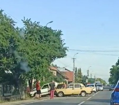 Сьогодні, 28 червня, в смт Буштино, що на Тячівщині зіткнулися дваі автівки.