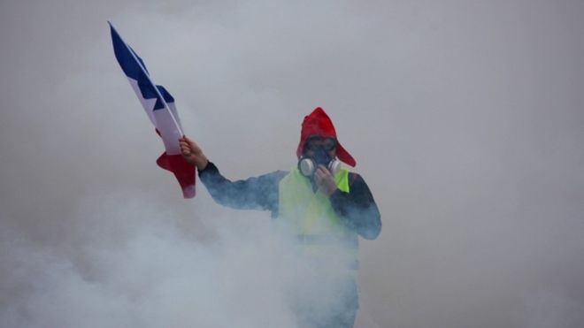 Уряд Франції погодився відкласти підняття податку на пальне - саме його запровадження спричинило масові протести по всій країні, які вже завершилися загибеллю кількох людей.