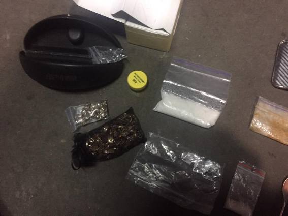Тячевские правоохранители в ходе санкционированного обыска складского помещения в городе обнаружили 4 пакетика с синтетическим наркотиком амфетамин общим весом около 100 граммов.