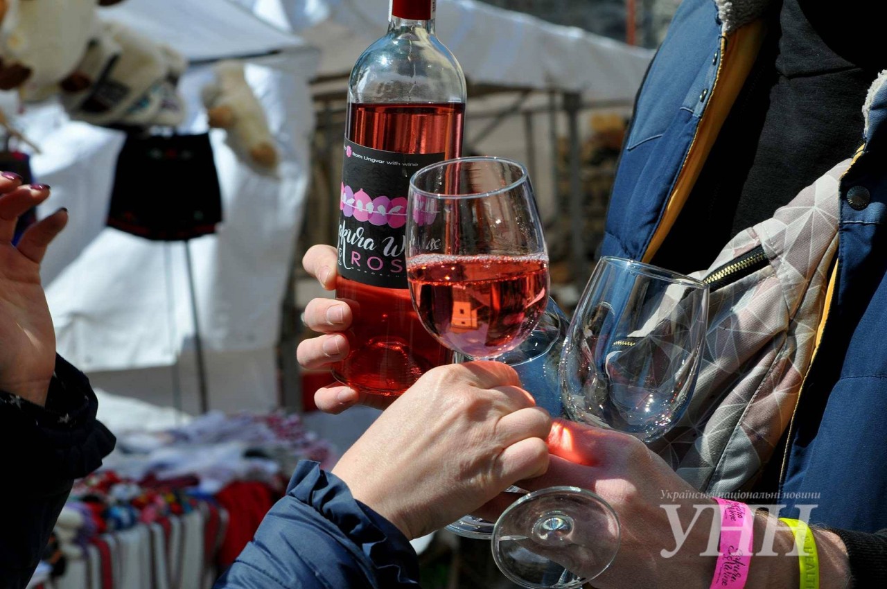 Сьогодні, 21 квітня, в Ужгороді у культурно-історичному центрі “Совине гніздо” стартував триденний фестиваль “Sakura Wine”.