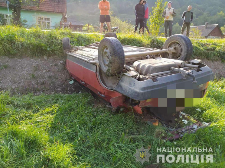 На Рахівщині двоє школярів викрали автомобіль і потрапили на ньому в аварію.