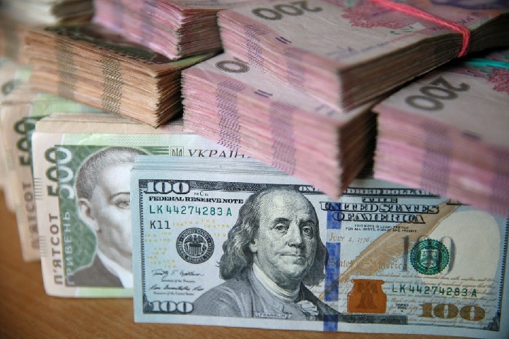 Курс гривні на чорному ринку 2 вересня майже не змінився і наразі коливається на рівні 40,50 - 40,62 грн за долар, відносно євро гривня також стабільна. 