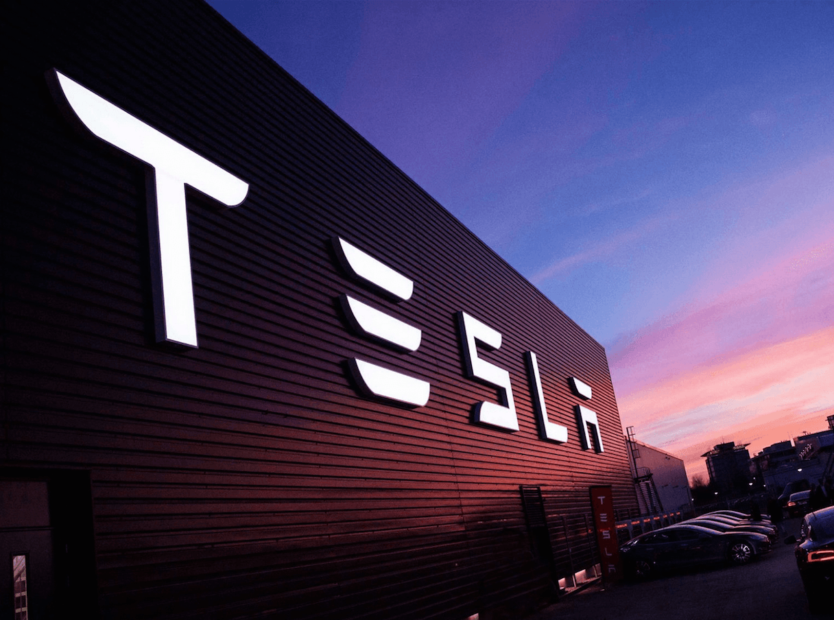 Виконавчий директор Tesla Ілон Маск відреагував на заяви автовиробників про те, що його компанія лідує в ряді областей розробки електромобілів