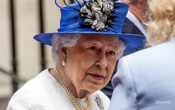 Королева планує через чотири роки передати трон принцу Чарльзу.
