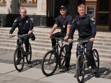 Сегодня Управление патрульной полиции Ужгорода и Мукачево получило от городского головы Ужгорода четыре новые велосипеды для будущих велопатрулів. 