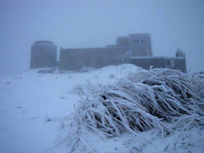Чорногірський гірський пошуково-рятувальний пост повідомляє, що 16 листопада станом на 11:35 на г. Піп Іван Чорногірський хмарно, невеликий сніг.
