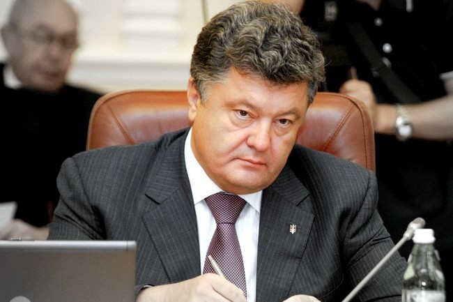 Президент Петро Порошенко звільнив голову Тальнівської РДА Черкаської області Юрія Нечая за корупційні правопорушення.