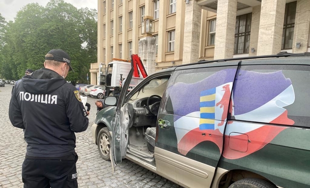 На Закарпатті затримали "підпалювача" автомобіля під стінами ОДА (ВІДЕО)