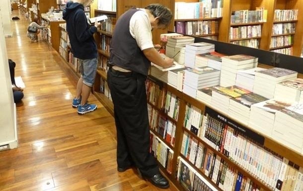 До переліку людей, які більш-менш регулярно читають книги, відносять себе 43% українців - і це молоді люди до 30 років.