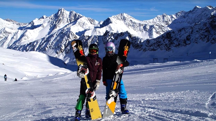 Закарпатські сноубордисти під орудою досвідченого тренера Яна Чернея напередодні нового року дебютували на перших для себе міжнародних юніорських змаганнях в австрійських Альпах.

