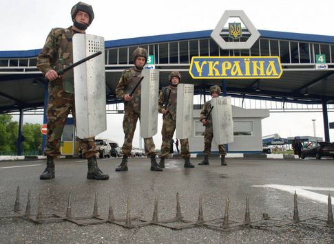 На границе Украины с непризнанным Приднестровьем произошла стрельба, в результате которой гражданин Молдовы получил тяжелые ранения, украинские пограничники говорят о провокации.