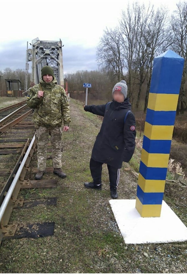 Вісімнадцятирічного італійця, який мав намір незаконним шляхом потрапити в Україну, затримали учора прикордонники Чопського загону.