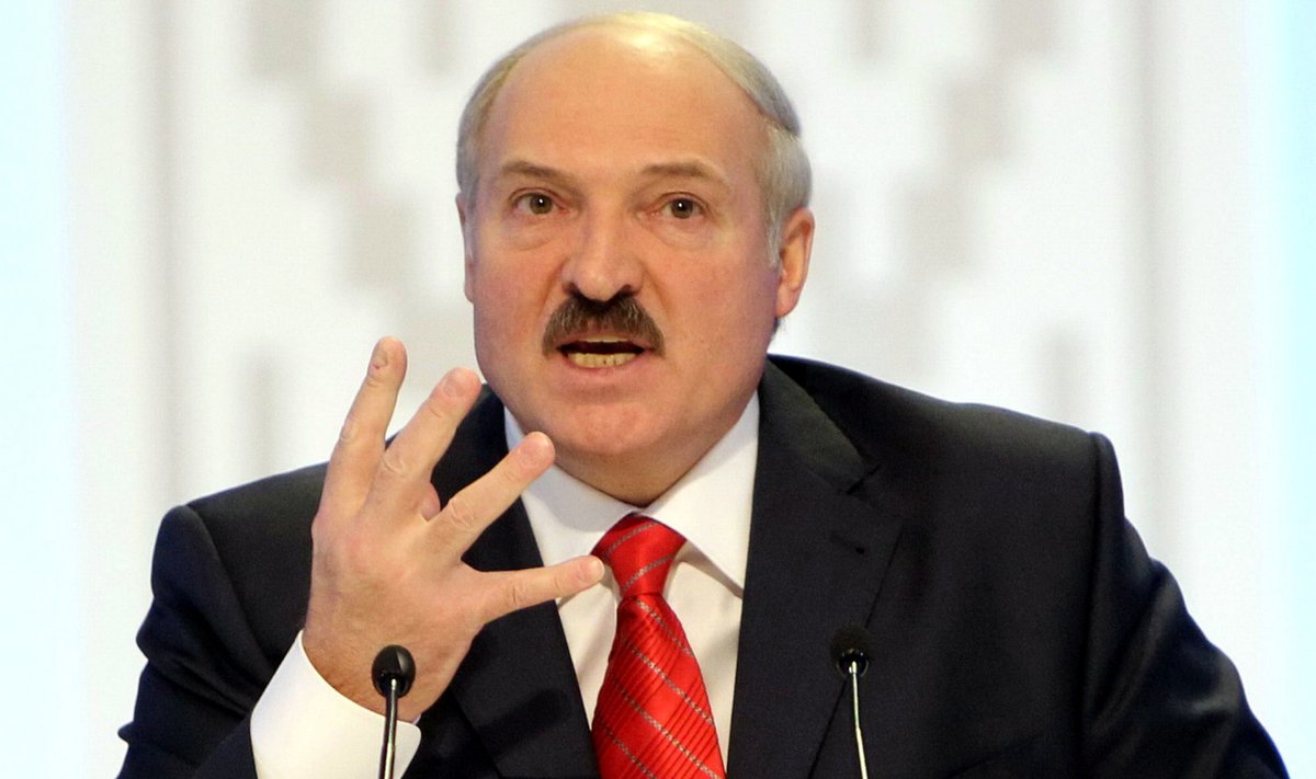 Самопроголошений президент Білорусі Олександр Лукашенко підписав закон, який передбачає смертну кару для чиновників за держзраду.