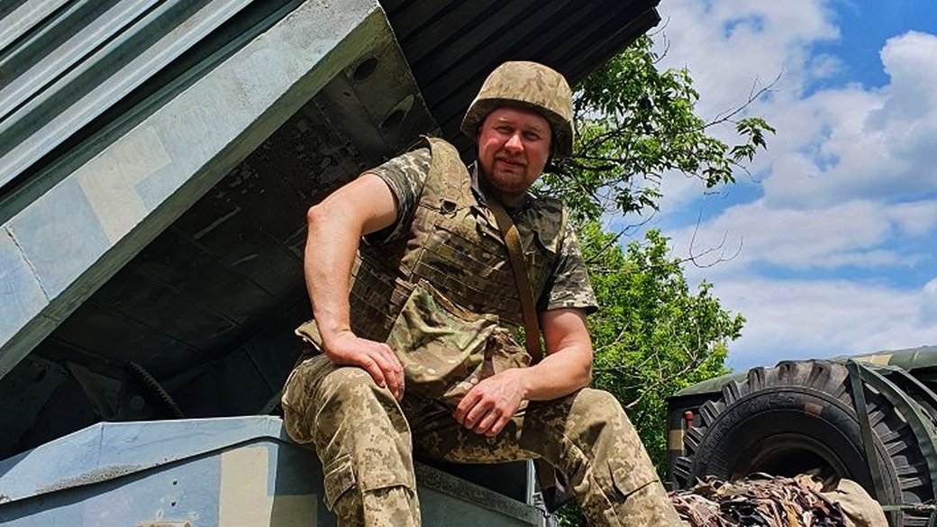 Василь — солдат реактивного артилерійського дивізіону 128-ї окремої гірсько-штурмової бригади. 