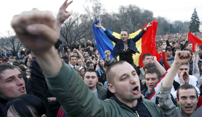 Участники антиправительственного протеста в центре Кишинева приняли резолюцию, главным призывом которой является отставка президента Николае Тимофти.