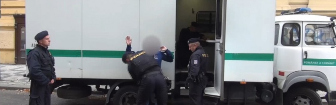 У Празі поліція у справах іноземців під час будівельної інспекції виявила з півсотні нелегалів (ВІДЕО)