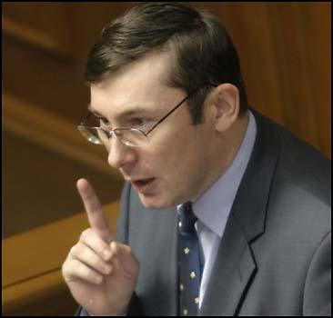 Лідер фракції «БПП» Юрій Луценко заявив, що Генеральна прокуратура готує подання про зняття недоторканності з 7 нардепів.