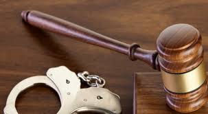 Мукачівська окружна прокуратура скерувала до суду обвинувальний акт щодо 24-річного мешканця району за фактом вчинення ряду кримінальних правопорушень. 