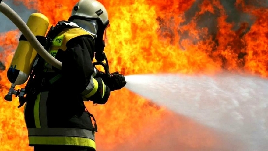 Під час пожежі в кіоску у Сваляві згоріли 3 морозильні камери, холодильна вітрина та майно.