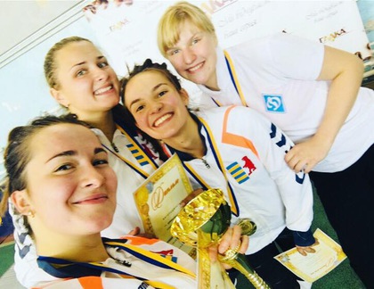 Жіноча збірна Закарпаття з фехтування на рапірах завоювала золото Кубку України, який триває у Львові. 

