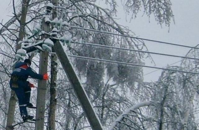 Во Львовской и Закарпатской областях из-за снега обесточены 90 населенных пунктов – СЭС.