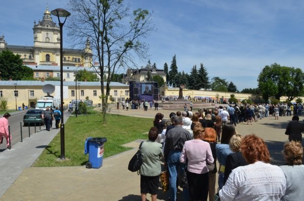 У Львові в суботу, 3 червня, попрощалися з Блаженнішим Любомиром Гузаром. Черги вишикувалися біля собору Св. Юра у центрі міста.