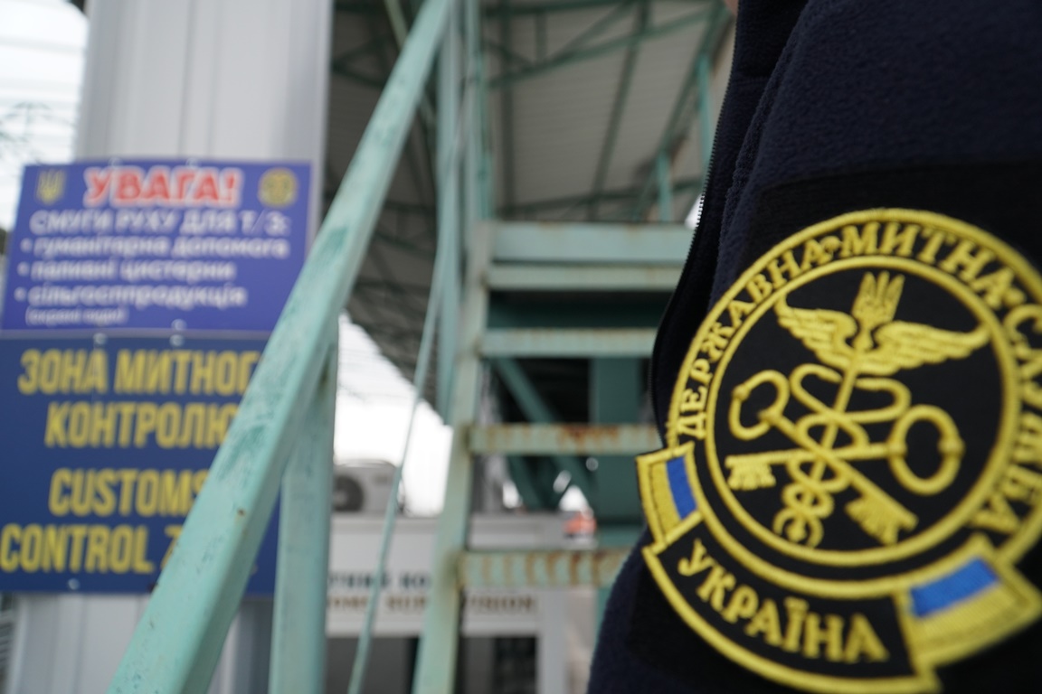 Закарпатська митниця підбила підсумки: відомо скільки коштів стягнули з міжнародників