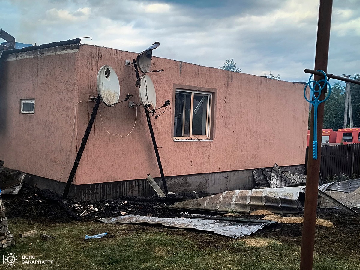 Масштабна пожежа мало не знищила все господарство закарпатців: у ДСНС розповіли деталі (ФОТО)