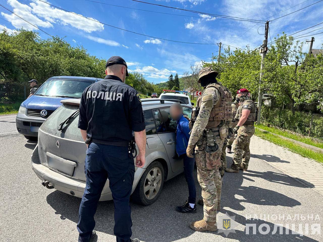 Малюнок до статті Спецоперація на Закарпатті: поліцейські накрили смертельну загрозу в регіоні (ФОТО)%