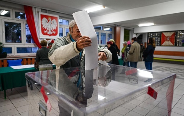 У неділю, 7 квітня, Польща проводить перший тур місцевих виборів. Голосування проходить на 31 460 дільницях по всій країні з 7:00 до 21:00.
