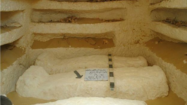 Археологи знайшли в південній частині Єгипту три гробниці, яким майже дві тисячі років.
