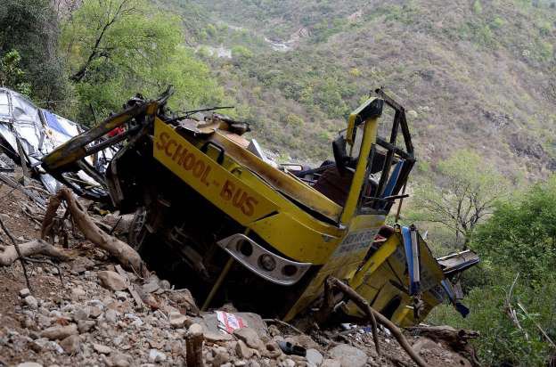 У суботу, 5 січня, в індійському штаті Хімачал-Прадеш шкільний автобус впав в ущелину.