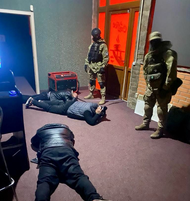 Поліція Закарпаття припинила функціонування мережі гральних закладів, що діяла в Ужгороді та Мукачеві.
