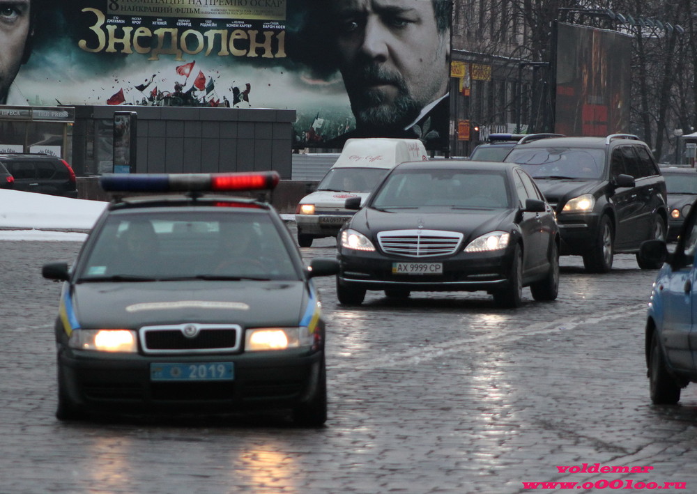 Працівники УДСО у Закарпатській області скаржаться на те, що громадянина дорогах не хочуть пропускати автомобілі з маячками.


