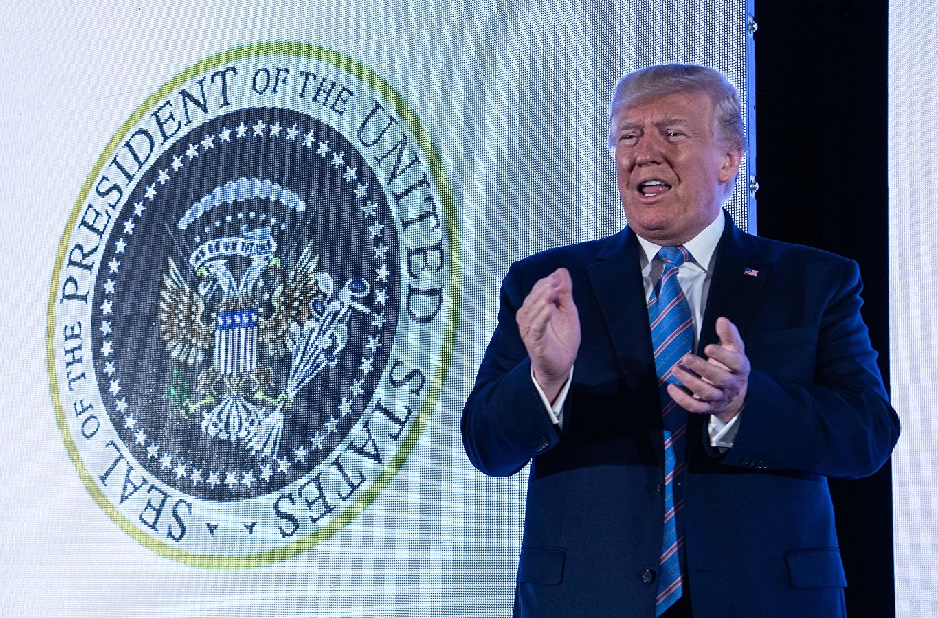 Також президент США у телефонній розмові з президентом Володимиром Зеленським підтвердив готовність сприяти реформам в Україні.