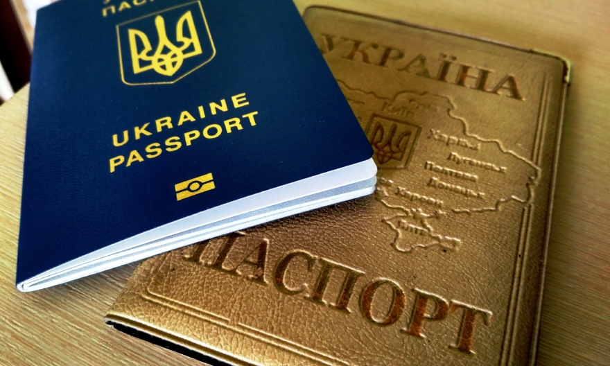 Учора ввечері в пункті пропуску «Лужанка» прикордонники Мукачівського загону виявили чоловіка, який при перетині кордону надав для перевірки чужий паспорт. 