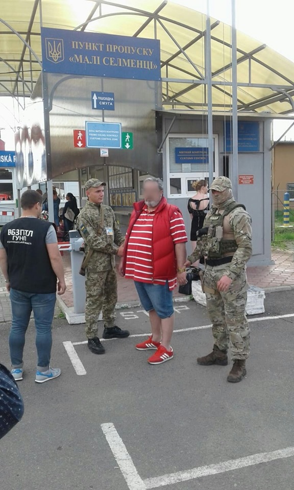 Учора вдень у пішохідному пункті пропуску «Малі Селменці» затримали двох громадян Словаччини, які мали намір вивезти за кордон двох жінок.