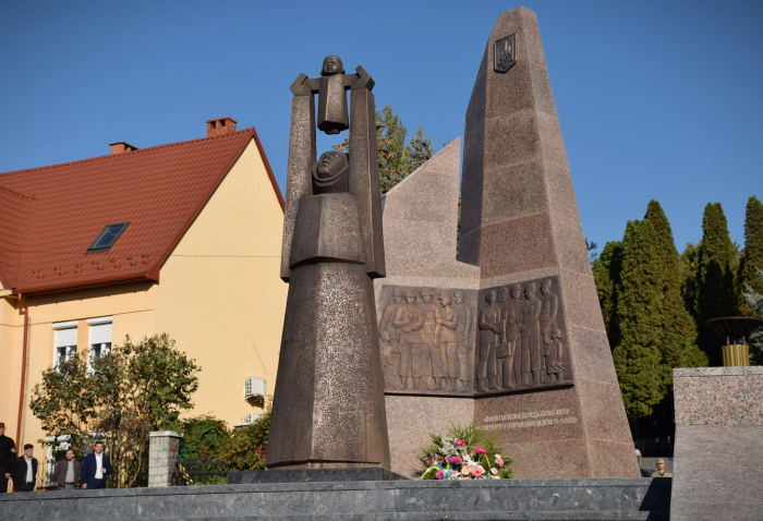 У День всіх святих, 1 листопада, в Ужгороді на Пагорбі Слави урочисто відкриють і освятять Меморіальний комплекс загиблим воїнам АТО.
