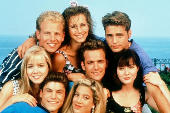 Популярний у 90-х роках серіал «Беверлі-Хіллз, 90210» знову вийде на екрани з низкою акторів, що знімалися в оригінальному серіалі.
